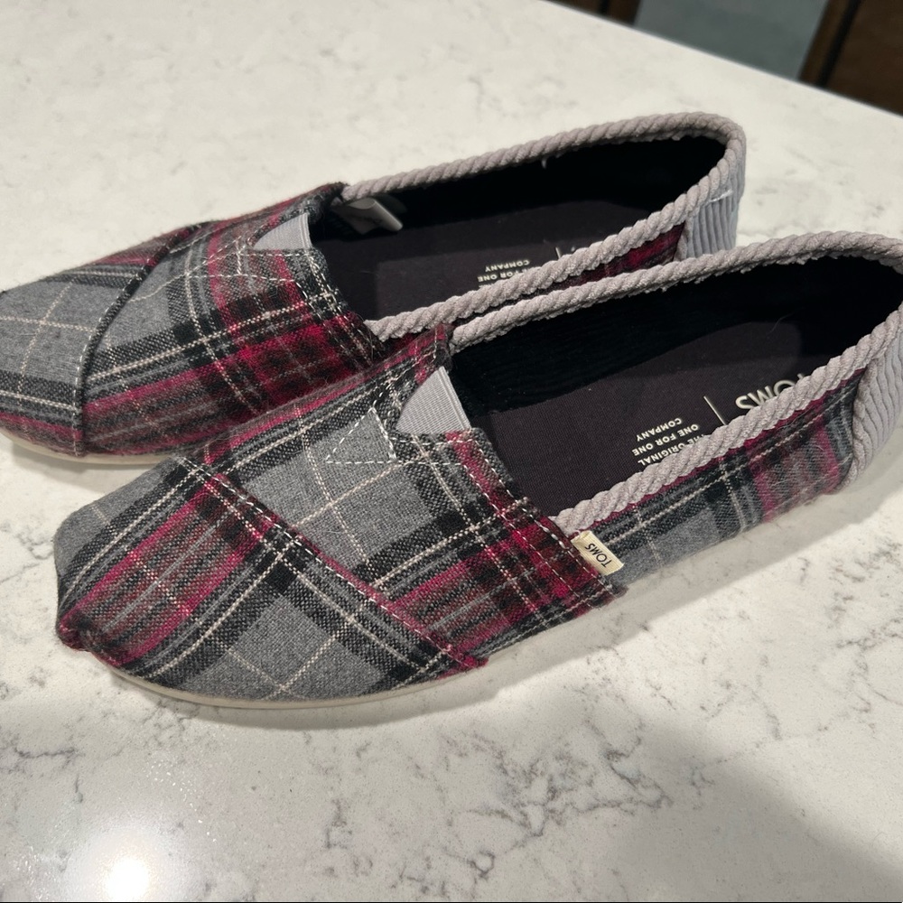 Toms Women’s Checkered Flannel Flats.
